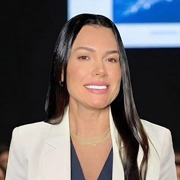 Aline Bocardo - Especialista em Inovação e Inteligência Artificial para líderes e negócios.